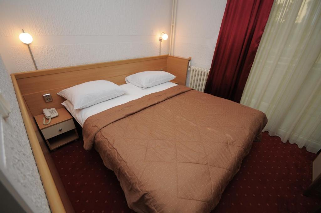 Golden Card Motel Banyaluka Oda fotoğraf