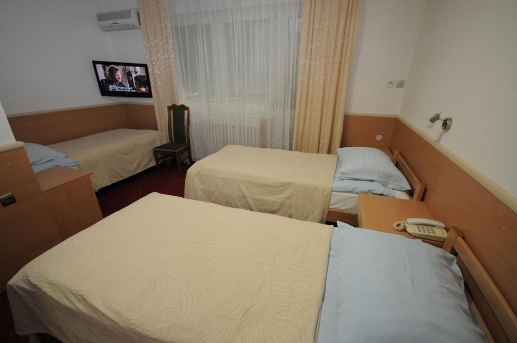 Golden Card Motel Banyaluka Oda fotoğraf