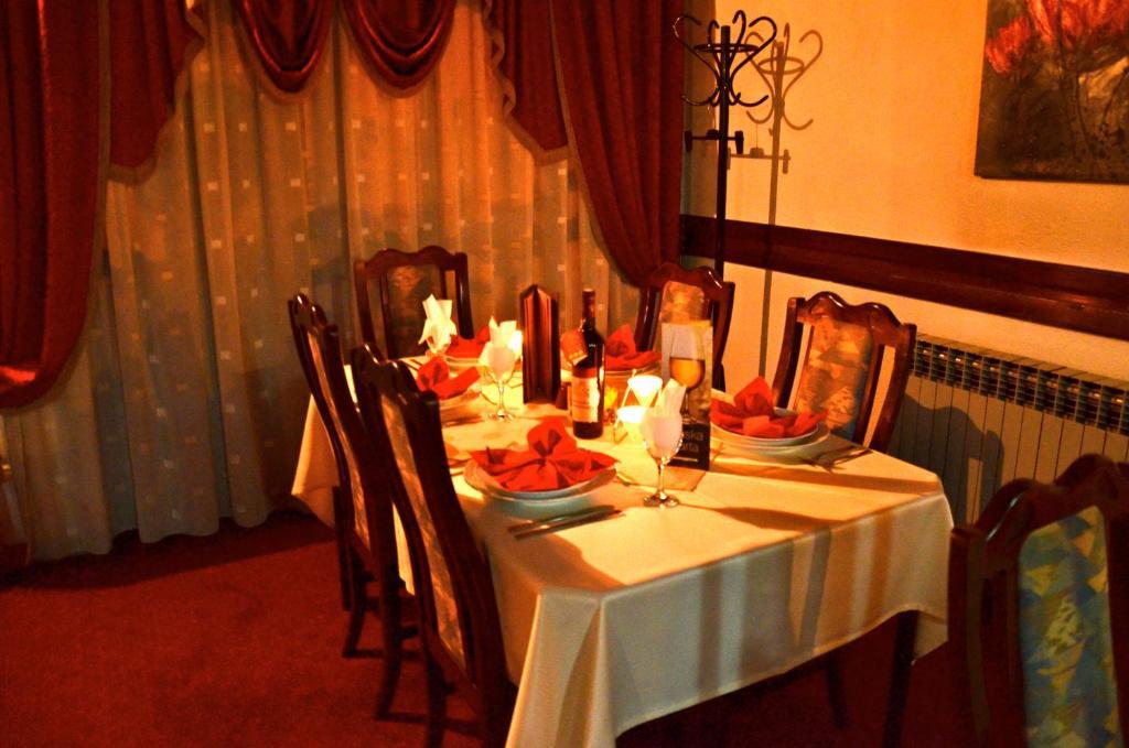 Golden Card Motel Banyaluka Dış mekan fotoğraf